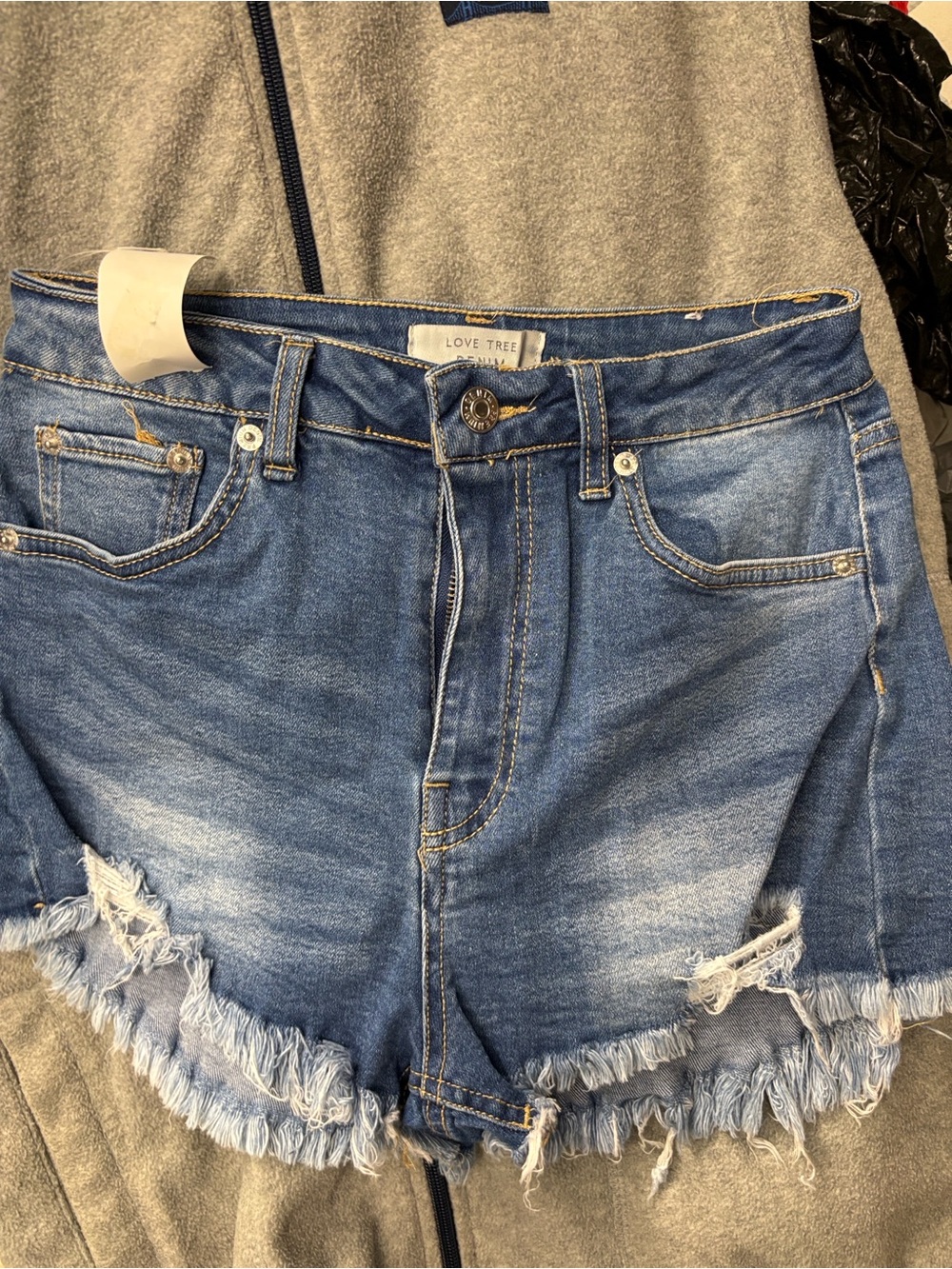 Love Tree Frayed Raw Hem Mid-Rise Blue Denim Shorts Distressed Women’s Juniors S